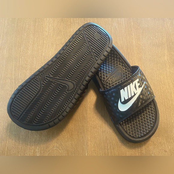 Women’s Nike Benassi JDI Slides - Picture 5 of 6
